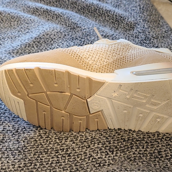 Shoes(sold) - Picture 6 of 9